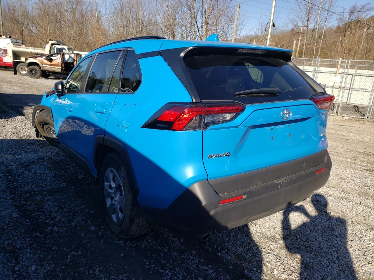 Photo 3 from auction – 2019 TOYOTA RAV4 LE with VIN 2T3H1RFVXKW052094