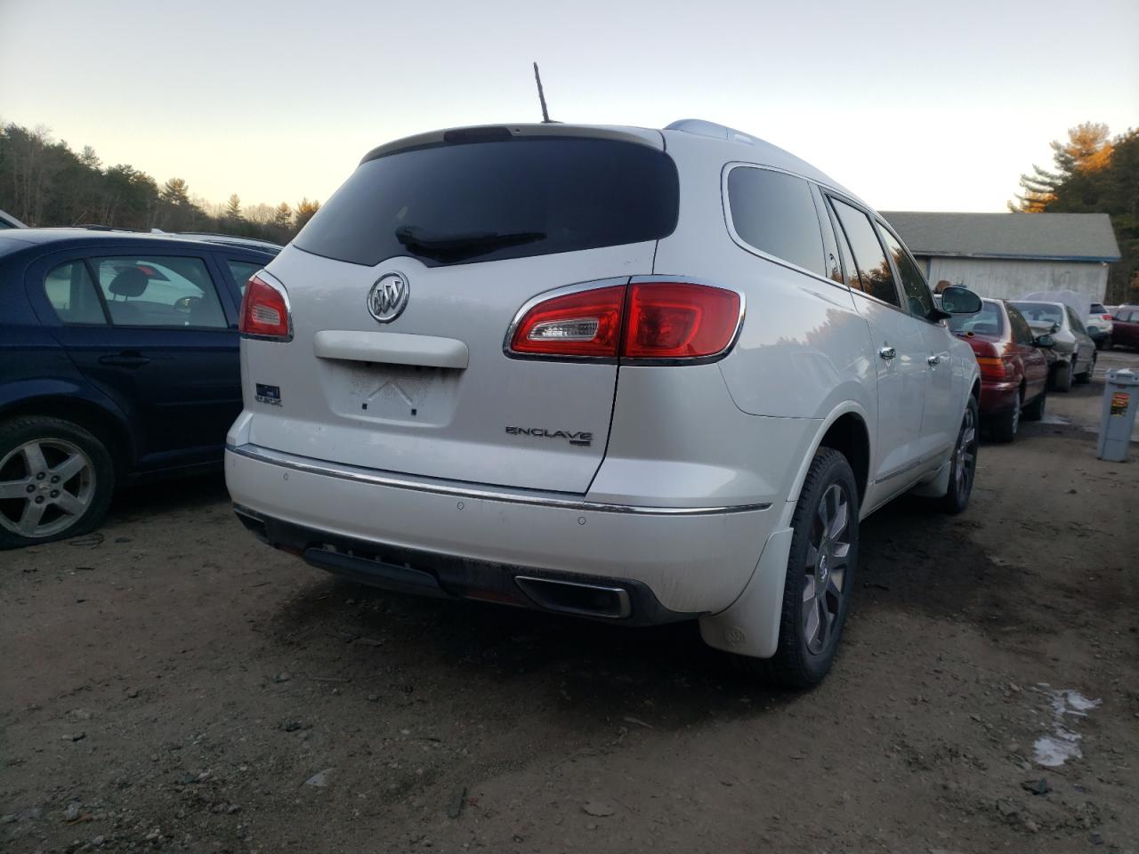 Photo 4 from auction – 2016 BUICK ENCLAVE with VIN 5GAKVBKDXGJ324780