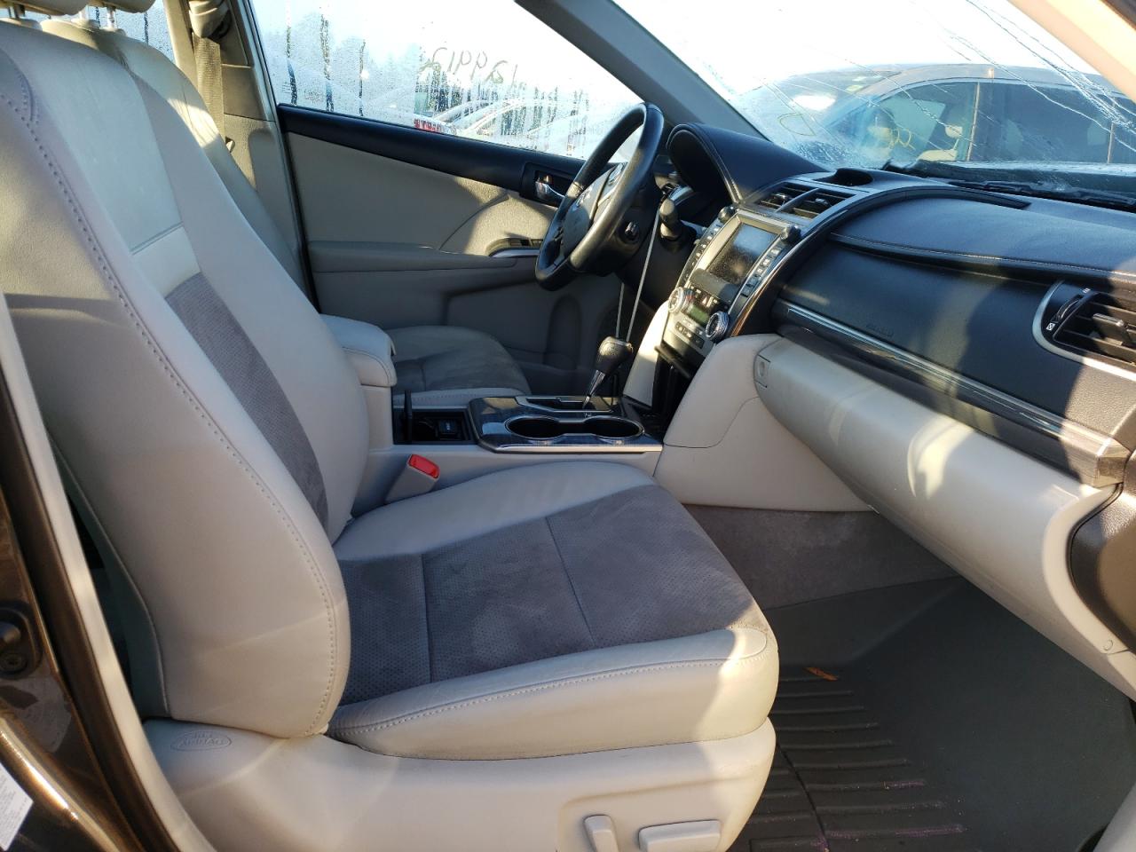 Photo 5 from auction – 2012 TOYOTA CAMRY HYBR with VIN 4T1BD1FKXCU027355