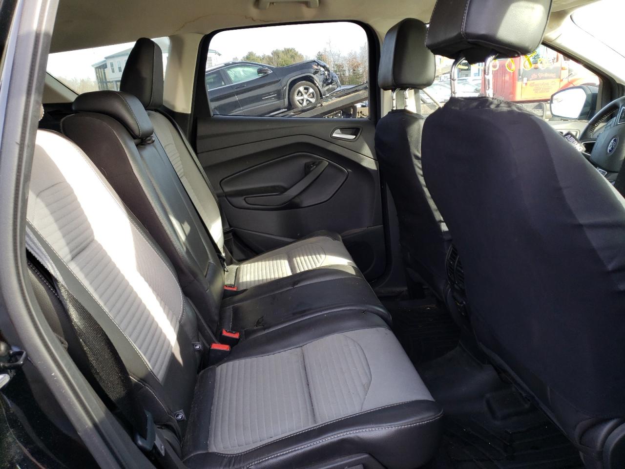 Photo 6 from auction – 2017 FORD ESCAPE SE with VIN 1FMCU9G98HUB22308