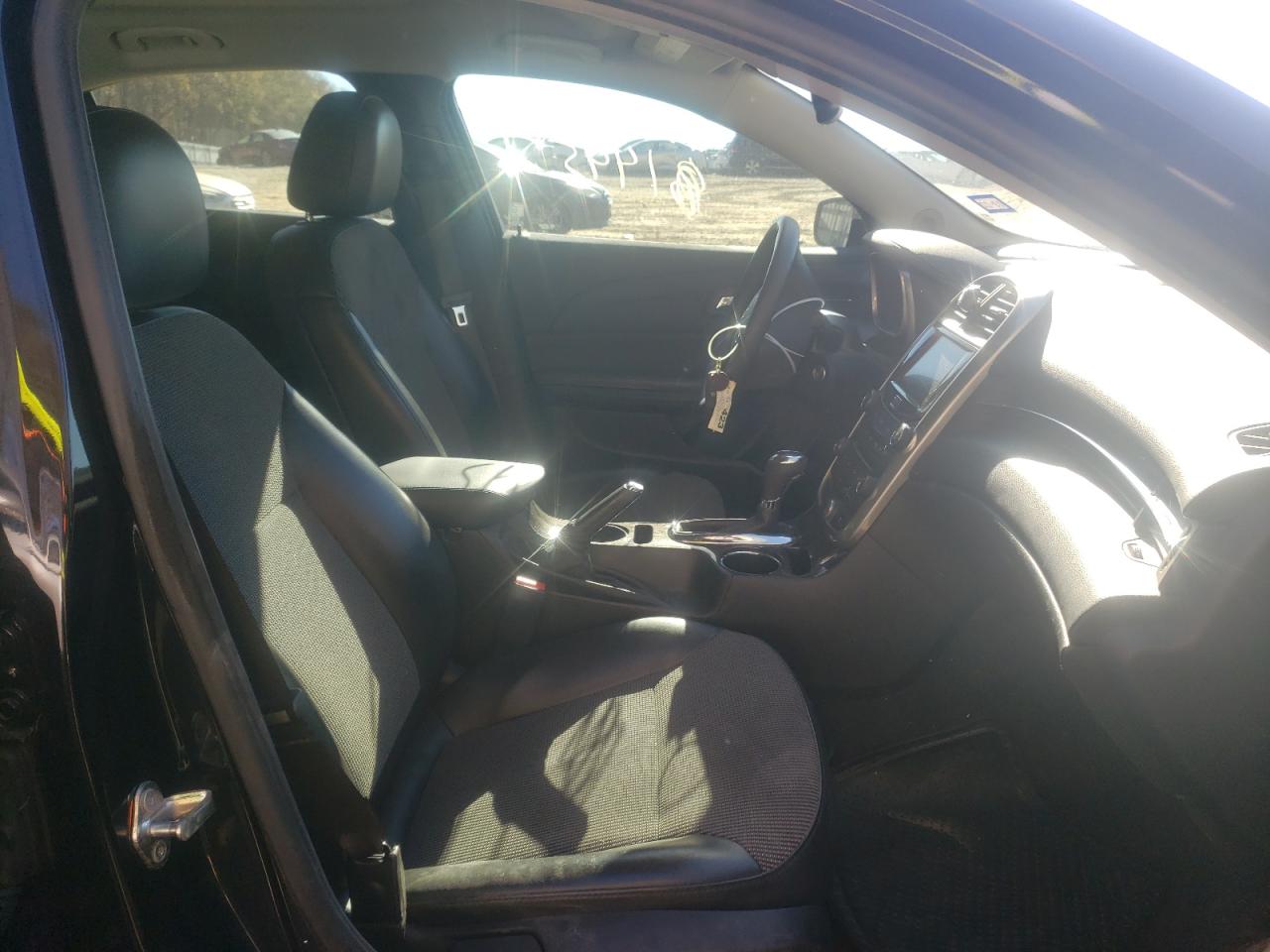 Photo 5 from auction – 2015 CHEVROLET MALIBU 1LT with VIN 1G11C5SL2FF196098
