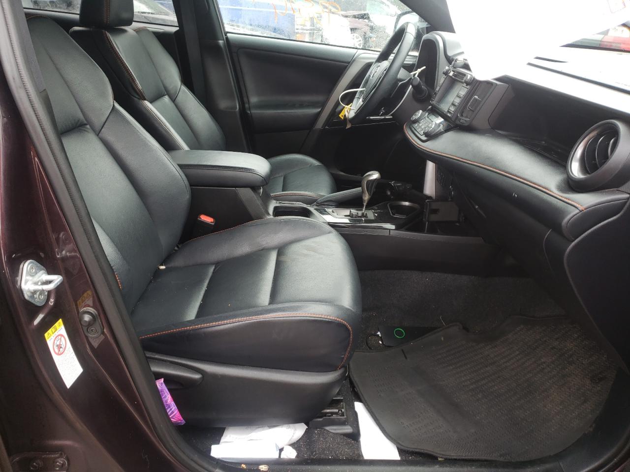 Photo 5 from auction – 2017 TOYOTA RAV4 SE with VIN 2T3JFREV2HW660396