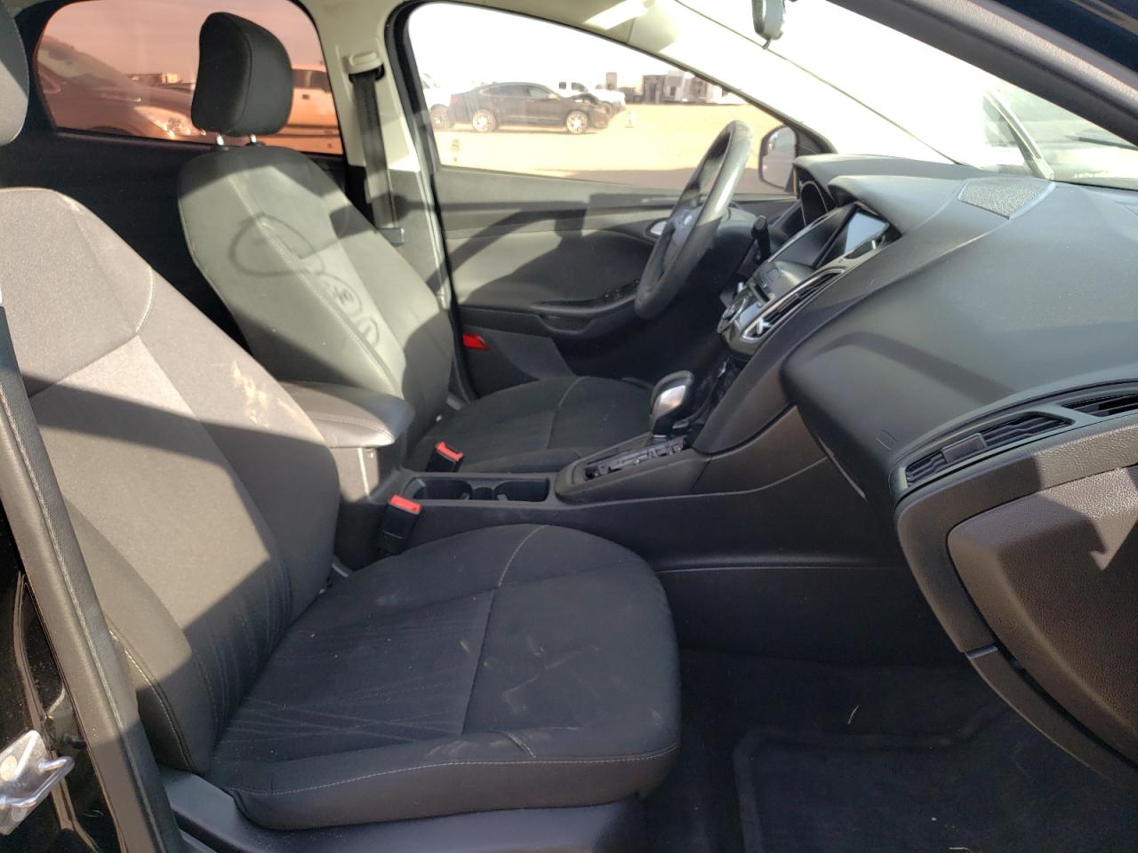 Photo 5 from auction – 2017 FORD FOCUS SEL with VIN 1FADP3H25HL307863