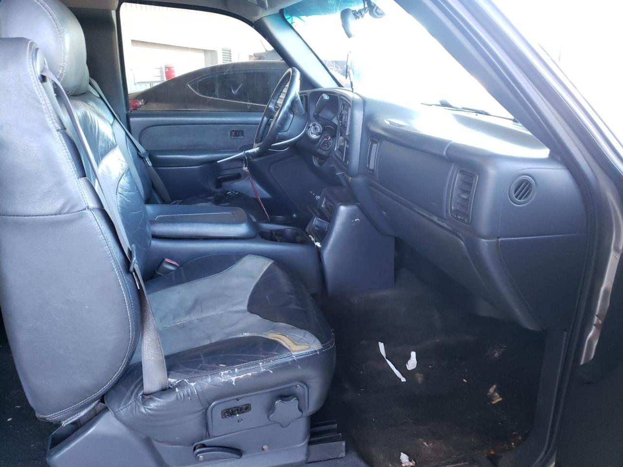 Photo 5 from auction – 2001 CHEVROLET SILVERADO with VIN 2GCEC19T411142180