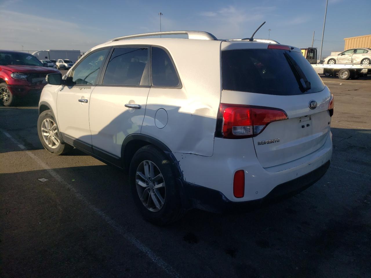 Photo 3 from auction – 2014 KIA SORENTO LX with VIN 5XYKT3A62EG449458