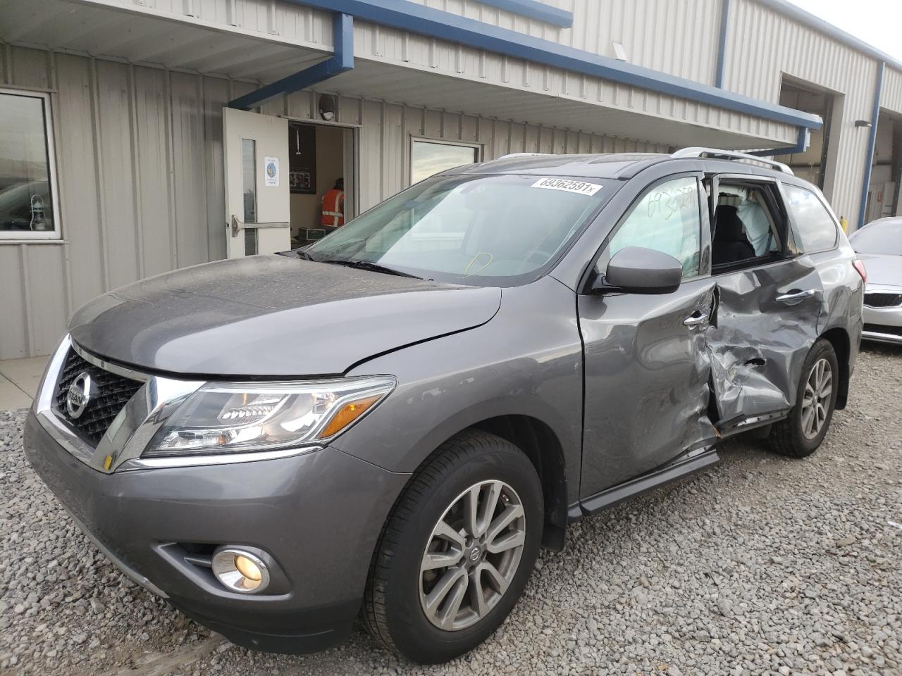 Photo 2 from auction – 2016 NISSAN PATHFINDER with VIN 5N1AR2MM3GC613902