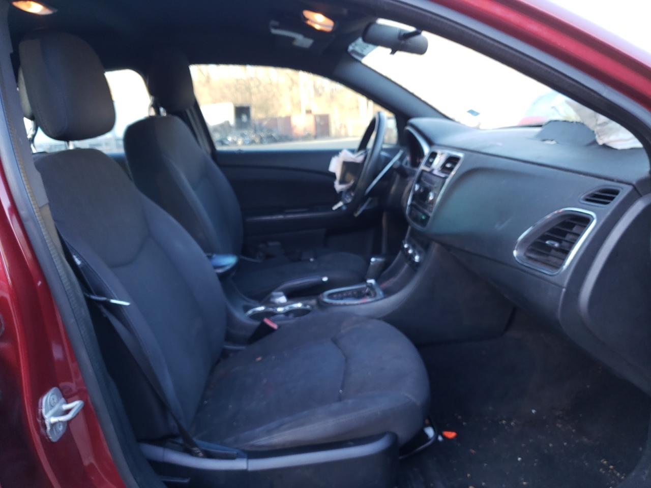 Photo 5 from auction – 2013 CHRYSLER 200 LX with VIN 1C3CCBAB8DN641751