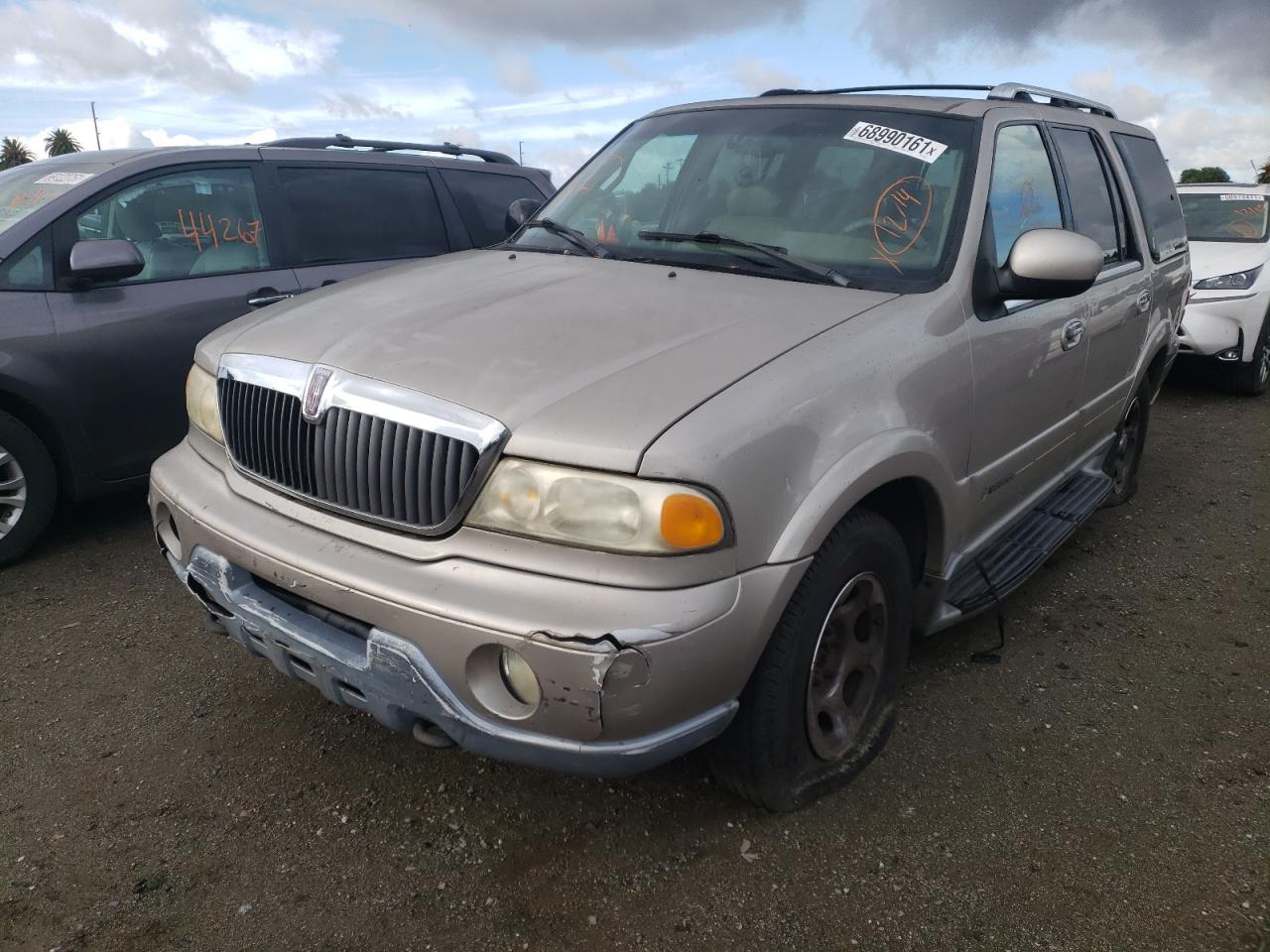 Photo 2 from auction – 2000 LINCOLN NAVIGATOR with VIN 5LMPU28A7YLJ06363