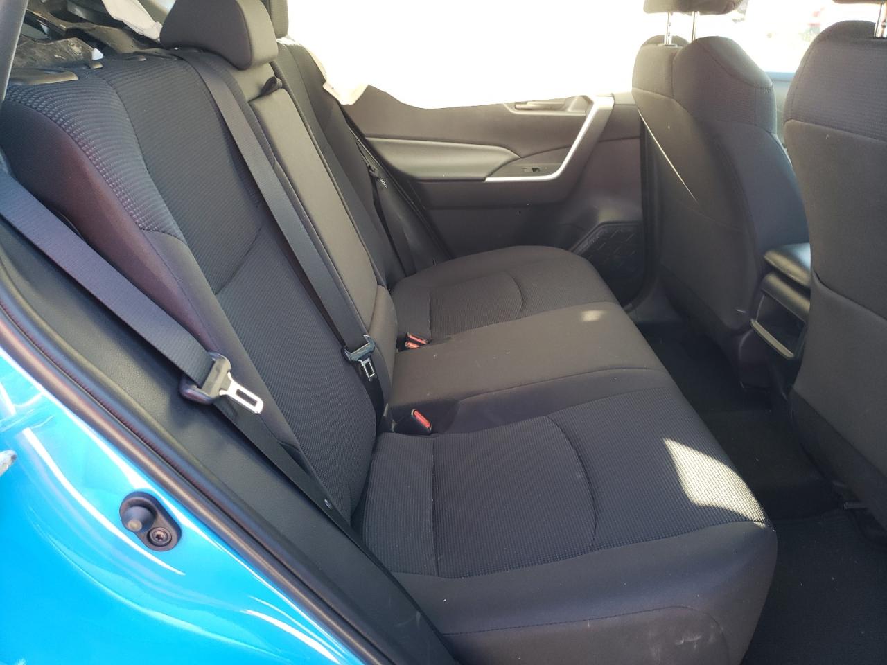 Photo 6 from auction – 2019 TOYOTA RAV4 LE with VIN 2T3H1RFVXKW052094