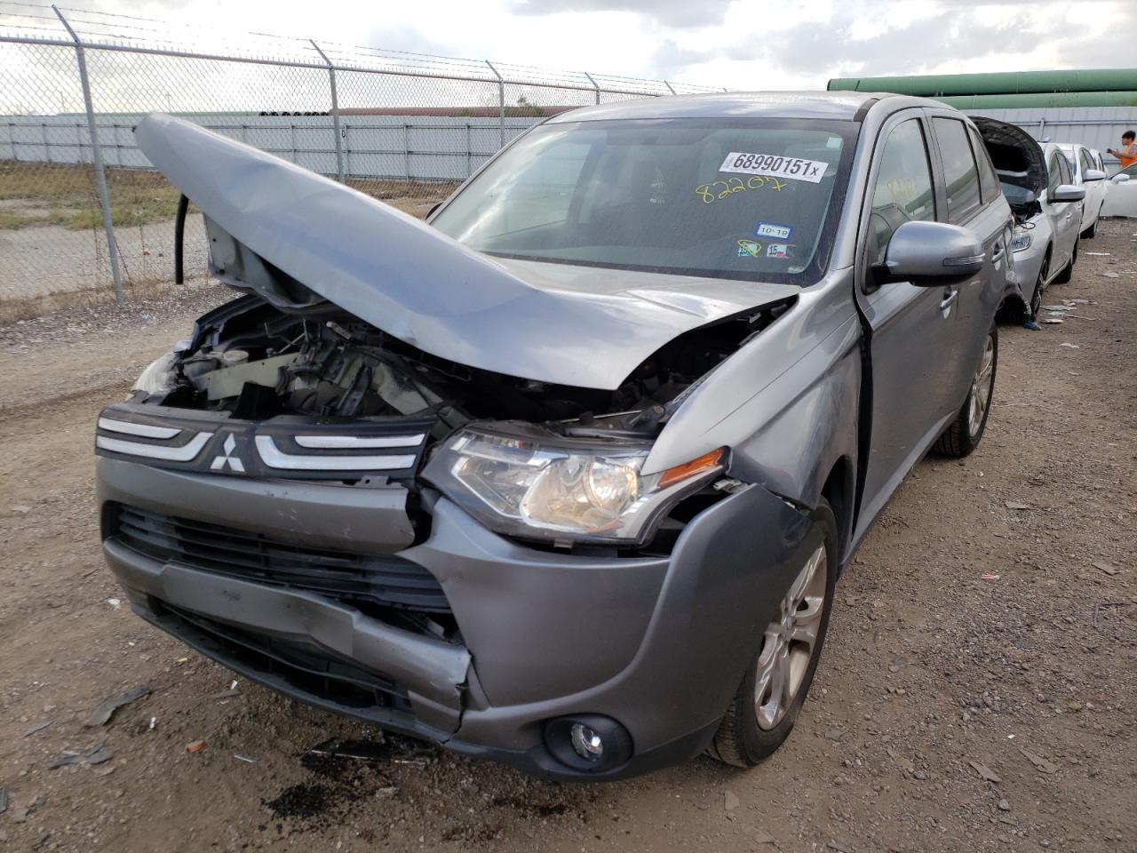 Photo 2 from auction – 2014 MITSUBISHI OUTLANDER with VIN JA4AZ3A33EZ012533