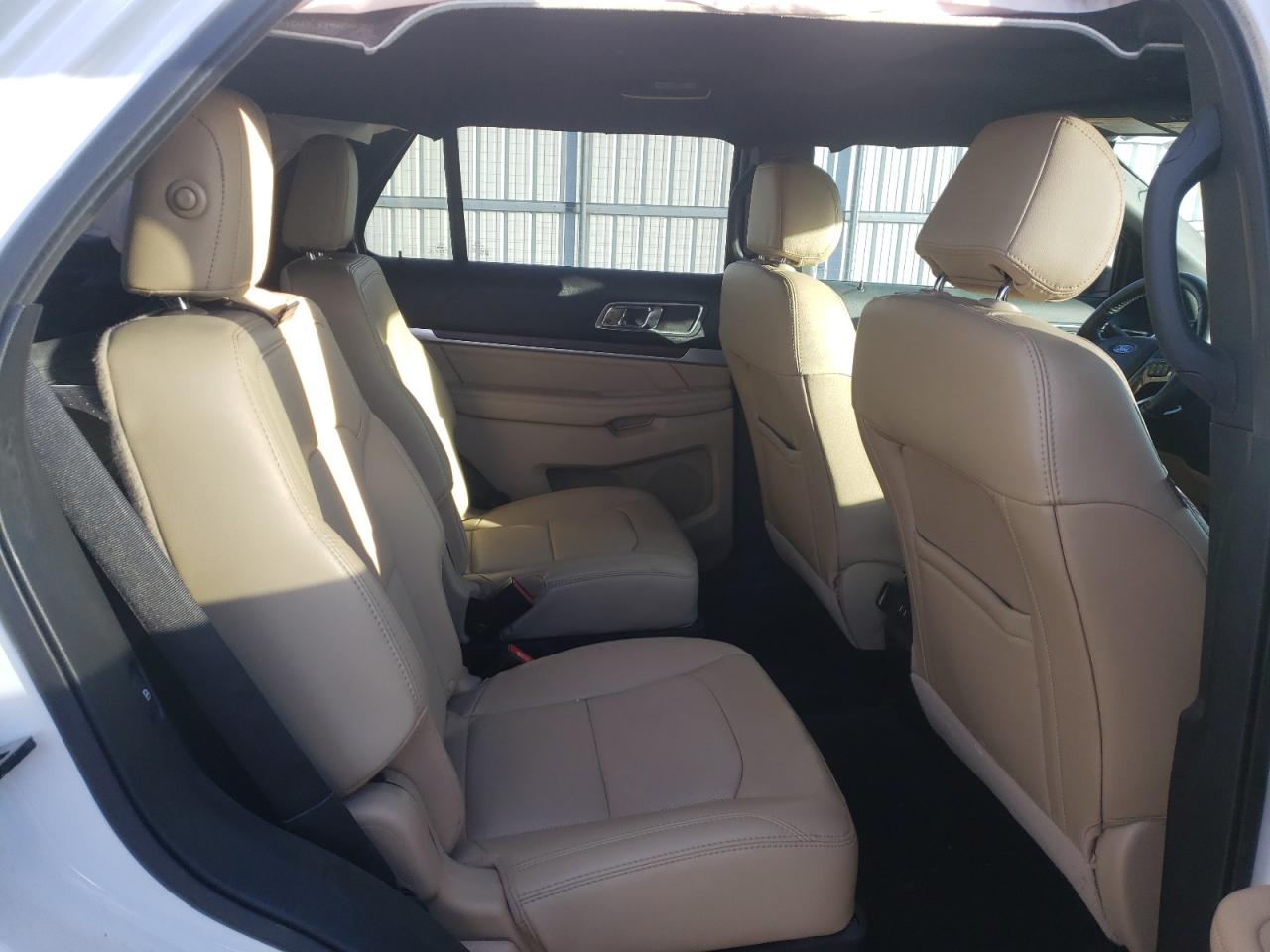 Photo 6 from auction – 2017 FORD EXPLORER L with VIN 1FM5K8F85HGE13025