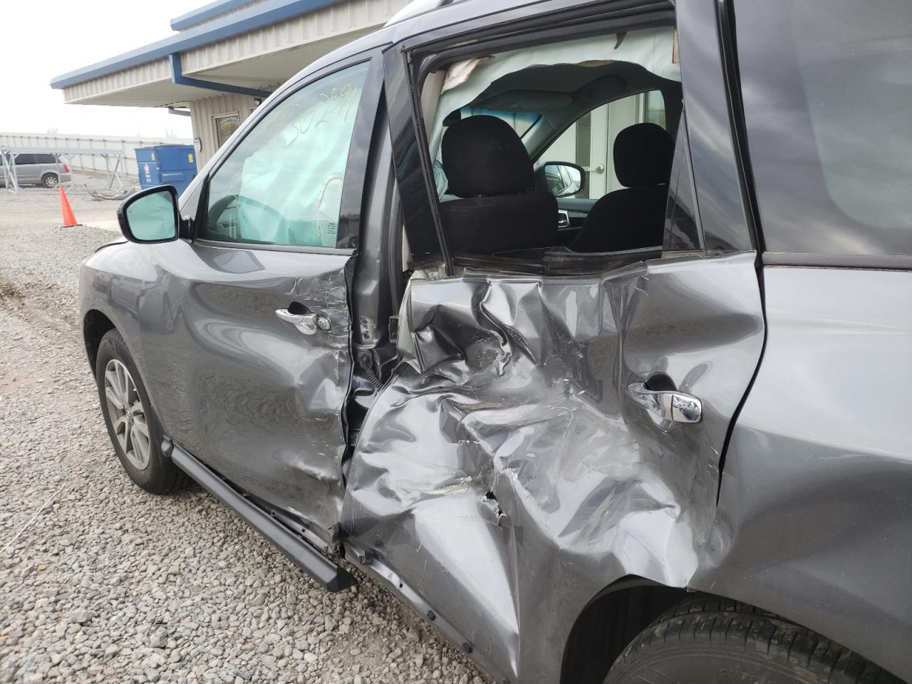 Photo 10 from auction – 2016 NISSAN PATHFINDER with VIN 5N1AR2MM3GC613902