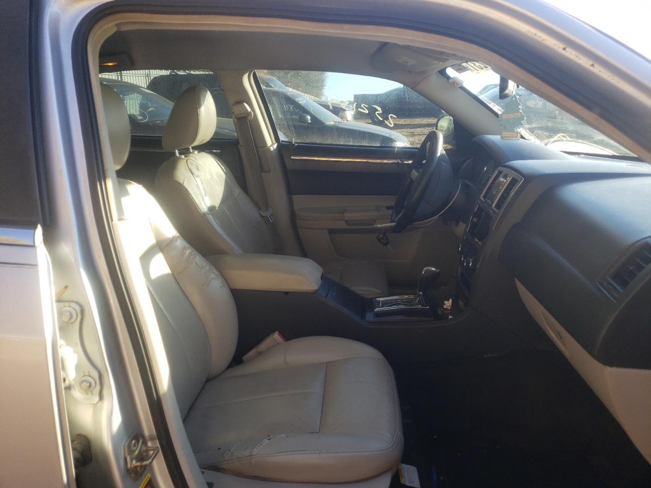 Photo 5 from auction – 2005 CHRYSLER 300 TOURIN with VIN 2C3AA53G95H679118