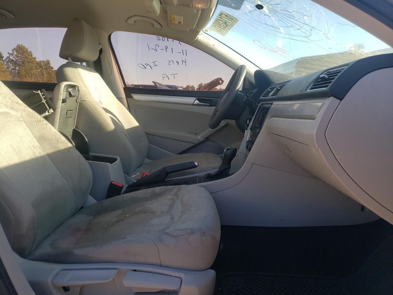 Photo 5 from auction – 2016 VOLKSWAGEN PASSAT S with VIN 1VWAS7A34GC067626