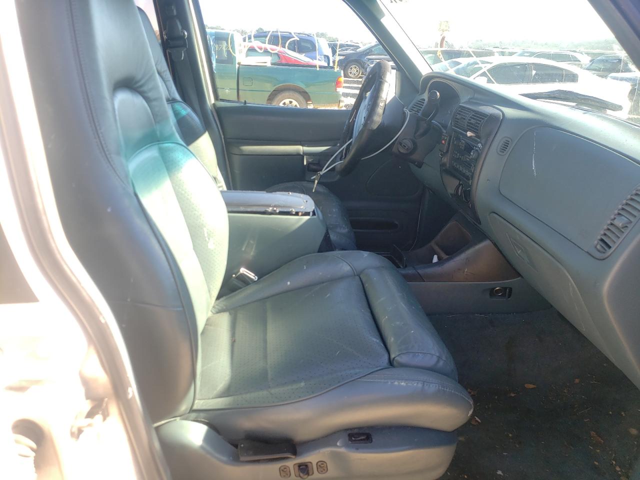 Photo 5 from auction – 1996 FORD EXPLORER with VIN 1FMDU32P5TUD77904