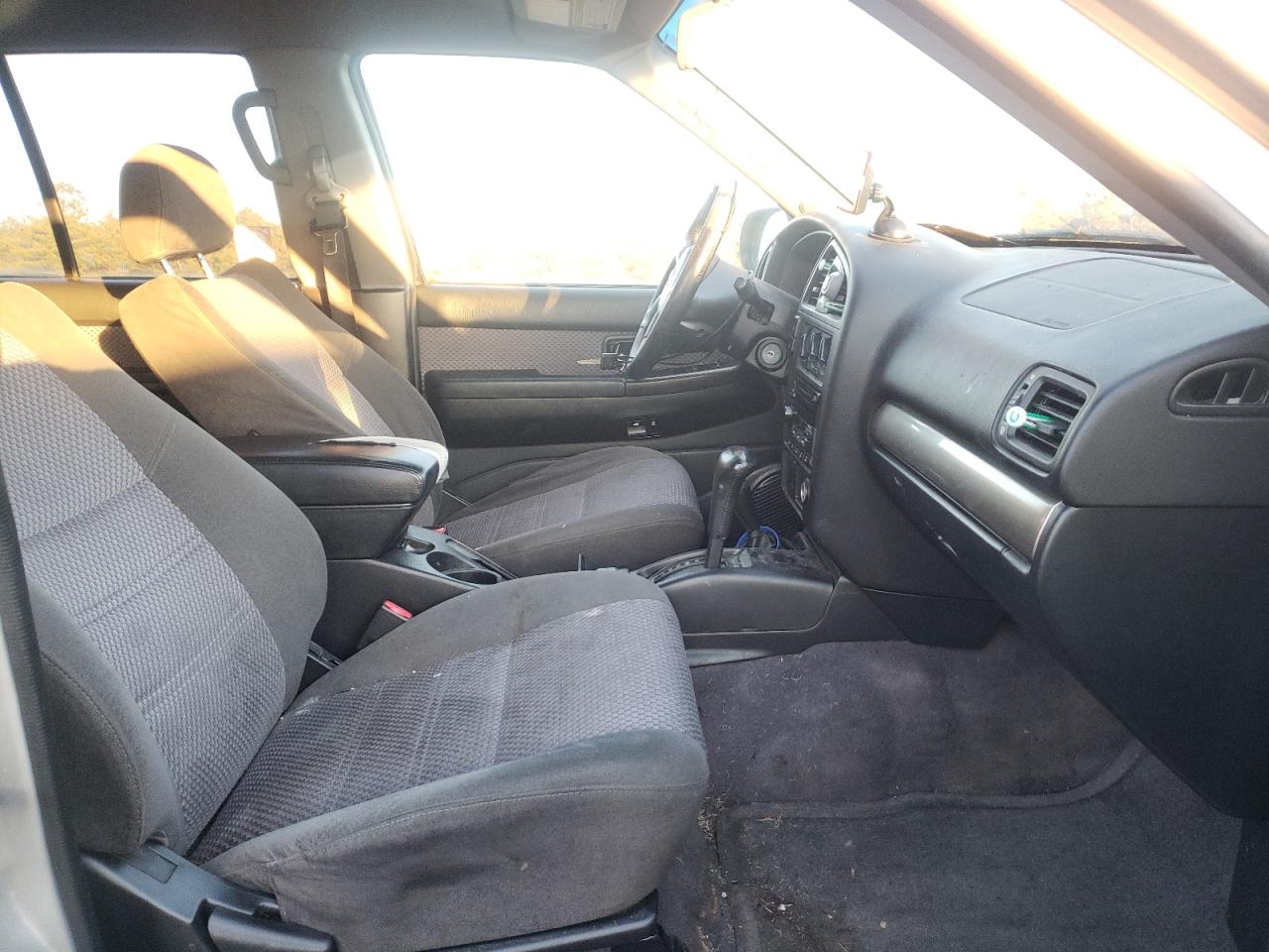 Photo 5 from auction – 2004 NISSAN PATHFINDER with VIN JN8DR09Y54W919418