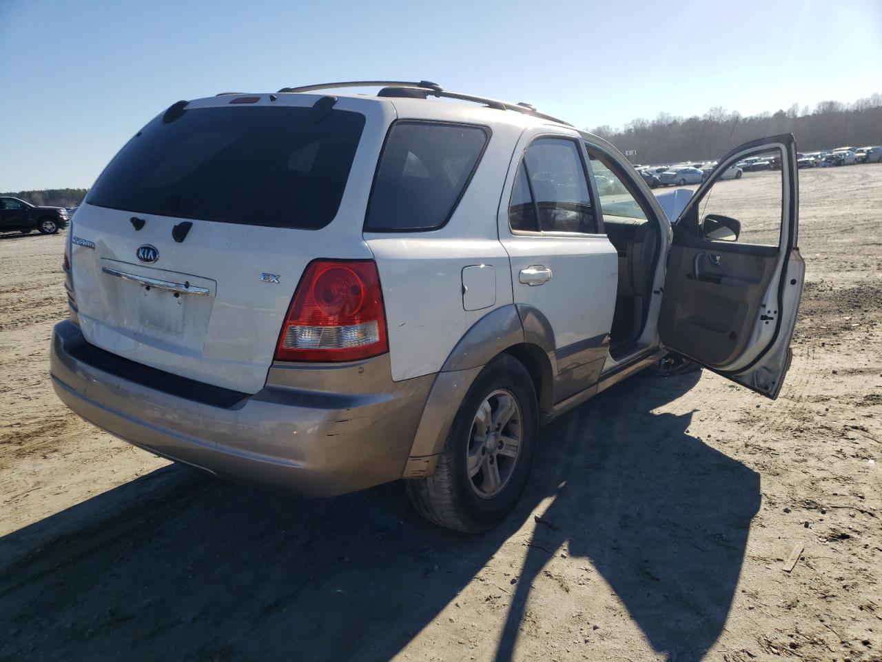 Photo 4 from auction – 2006 KIA SORENTO EX with VIN KNDJD733365593467