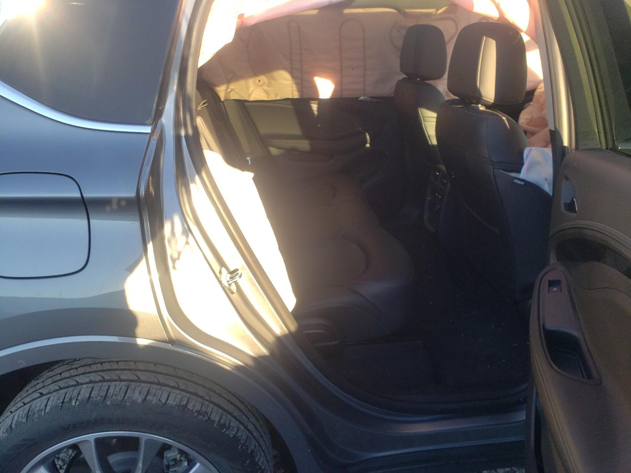 Photo 6 from auction – 2020 BUICK ENVISION E with VIN LRBFX2SA6LD108237