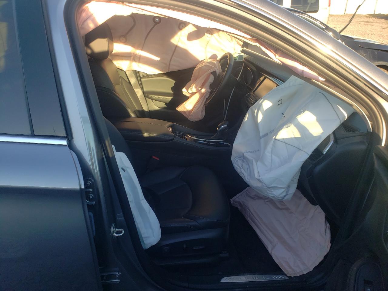 Photo 5 from auction – 2020 BUICK ENVISION E with VIN LRBFX2SA6LD108237