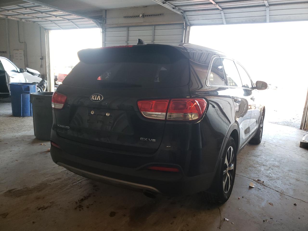 Photo 4 from auction – 2018 KIA SORENTO EX with VIN 5XYPH4A50JG396113