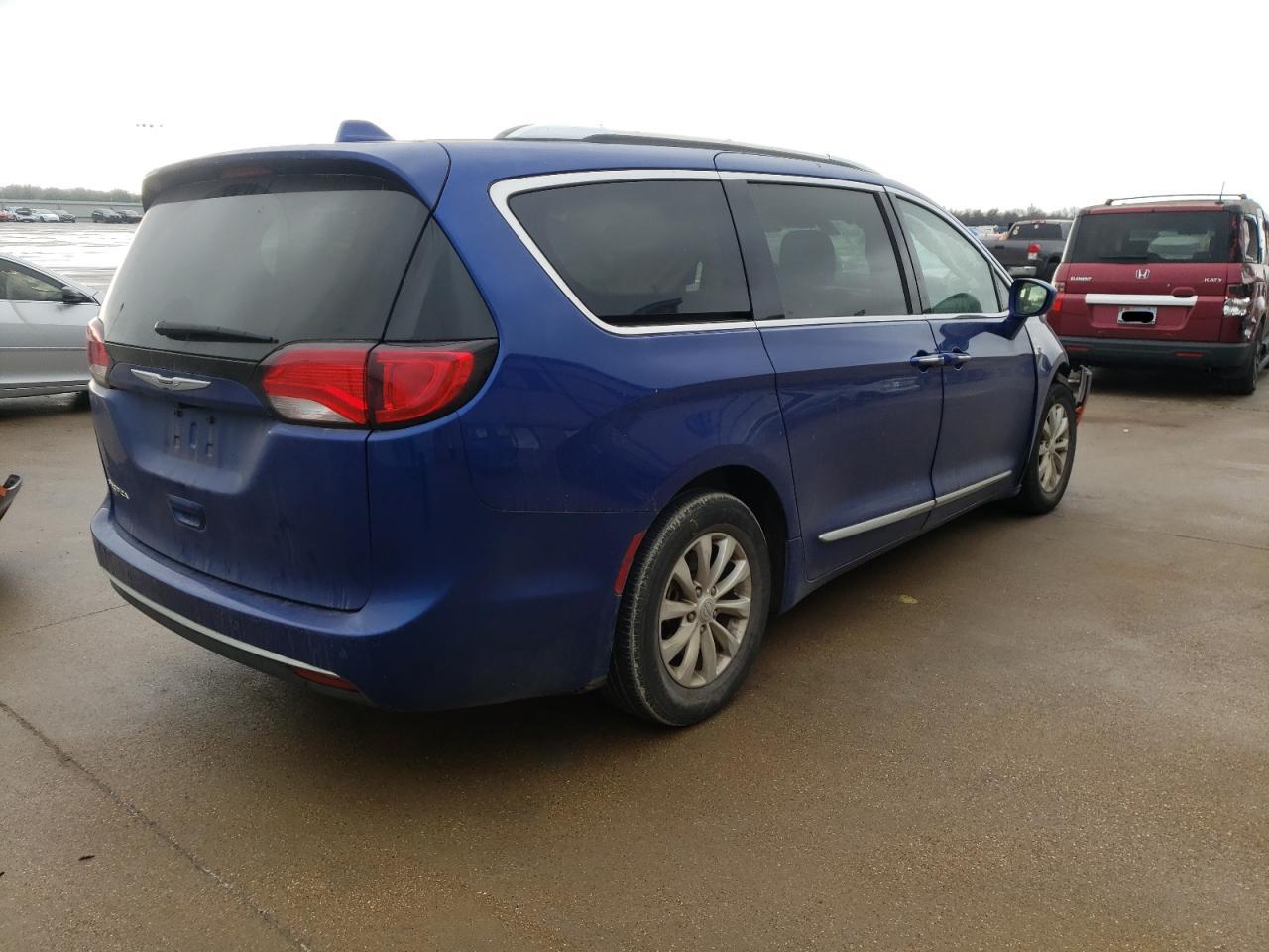 Photo 4 from auction – 2019 CHRYSLER PACIFICA T with VIN 2C4RC1BG7KR613174