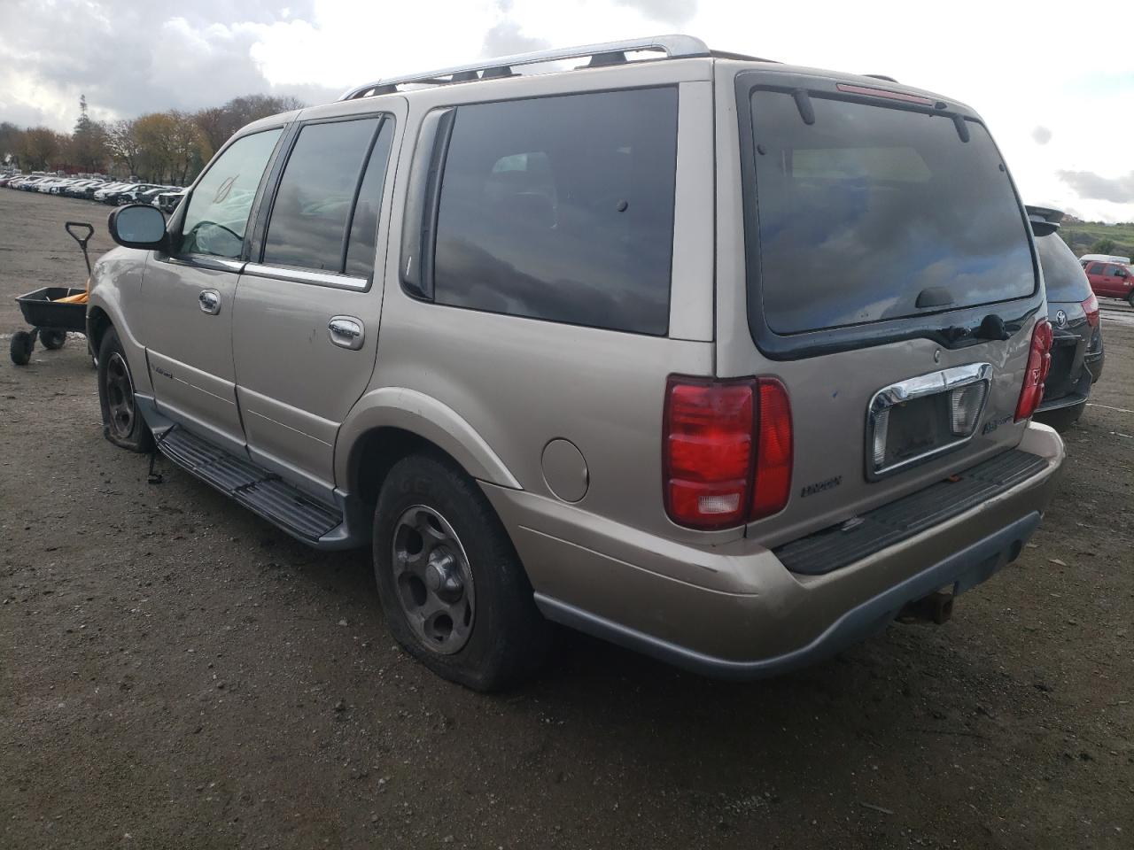 Photo 3 from auction – 2000 LINCOLN NAVIGATOR with VIN 5LMPU28A7YLJ06363