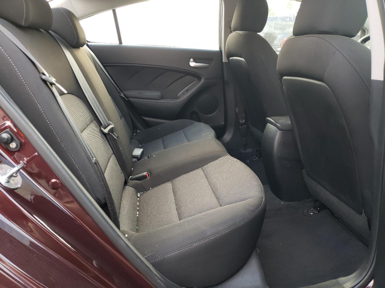 Photo 6 from auction – 2018 KIA FORTE LX with VIN 3KPFK4A71JE185787