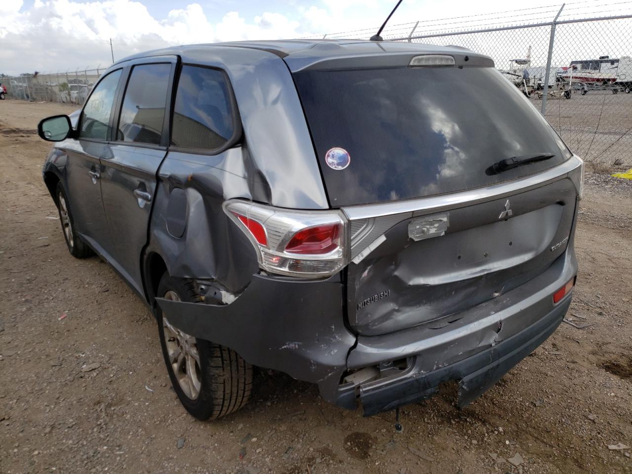 Photo 3 from auction – 2014 MITSUBISHI OUTLANDER with VIN JA4AZ3A33EZ012533