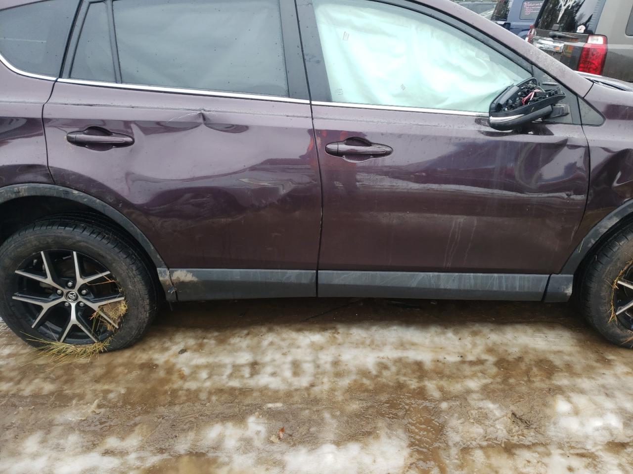 Photo 9 from auction – 2017 TOYOTA RAV4 SE with VIN 2T3JFREV2HW660396