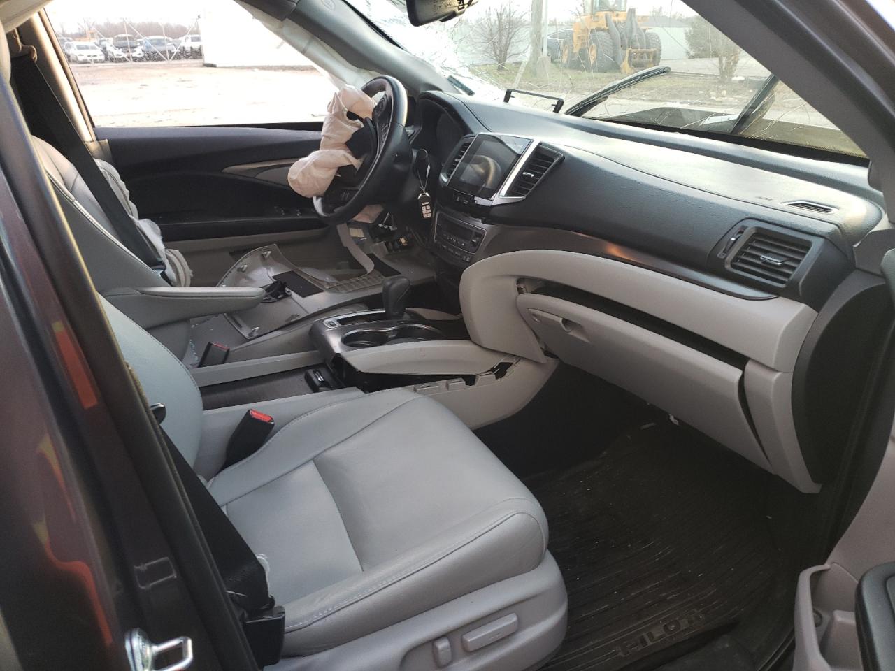 Photo 5 from auction – 2018 HONDA PILOT EXL with VIN 5FNYF6H67JB028619