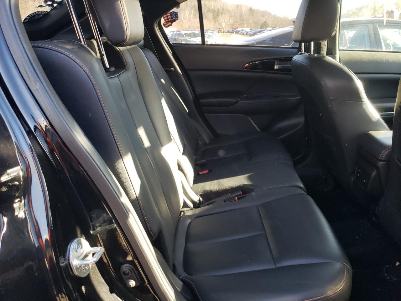 Photo 6 from auction – 2018 MITSUBISHI ECLIPSE CR with VIN JA4AT5AA1JZ070534