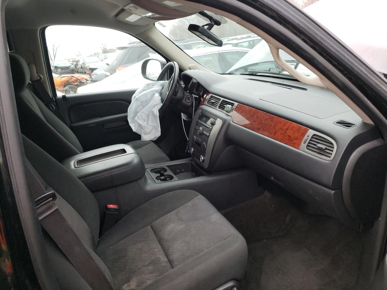 Photo 5 from auction – 2014 GMC YUKON SLE with VIN 1GKS1AE05ER132182