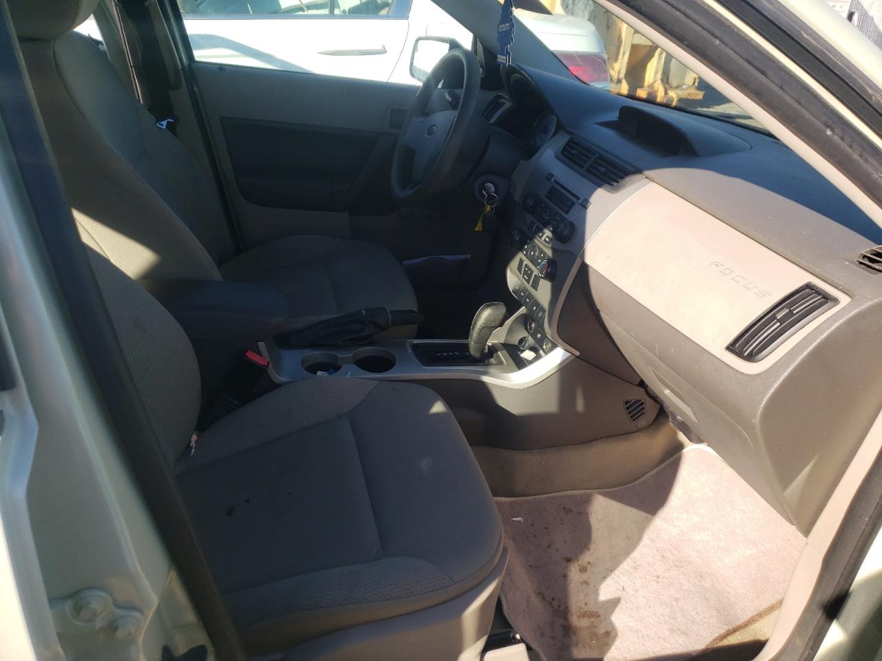 Photo 5 from auction – 2010 FORD FOCUS S with VIN 1FAHP3EN3AW129200