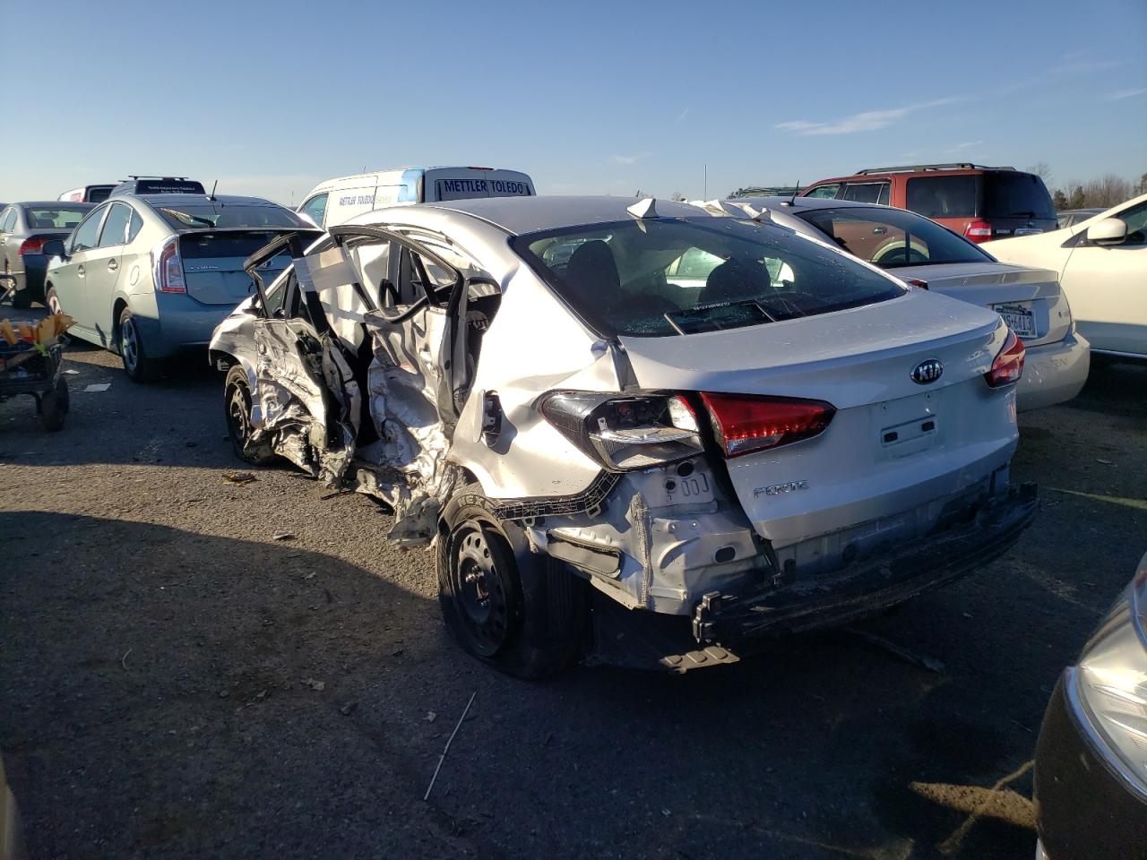 Photo 3 from auction – 2017 KIA FORTE LX with VIN 3KPFK4A79HE104061