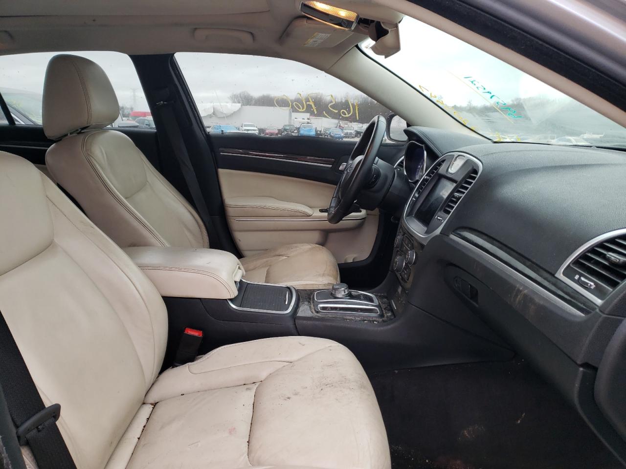 Photo 5 from auction – 2017 CHRYSLER 300 LIMITE with VIN 2C3CCAAGXHH570413