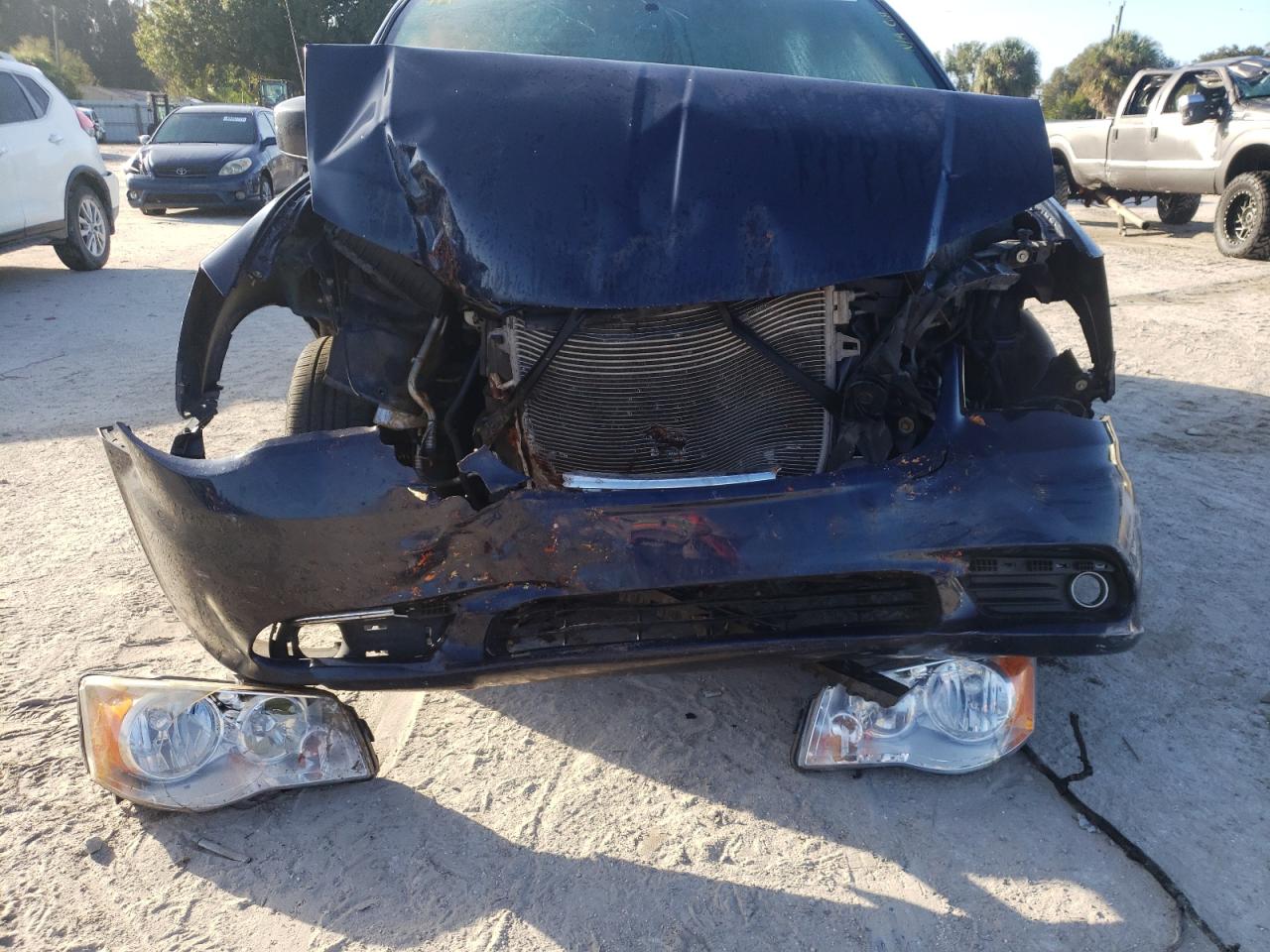 Photo 9 from auction – 2013 CHRYSLER TOWN & COU with VIN 2C4RC1CG5DR708107