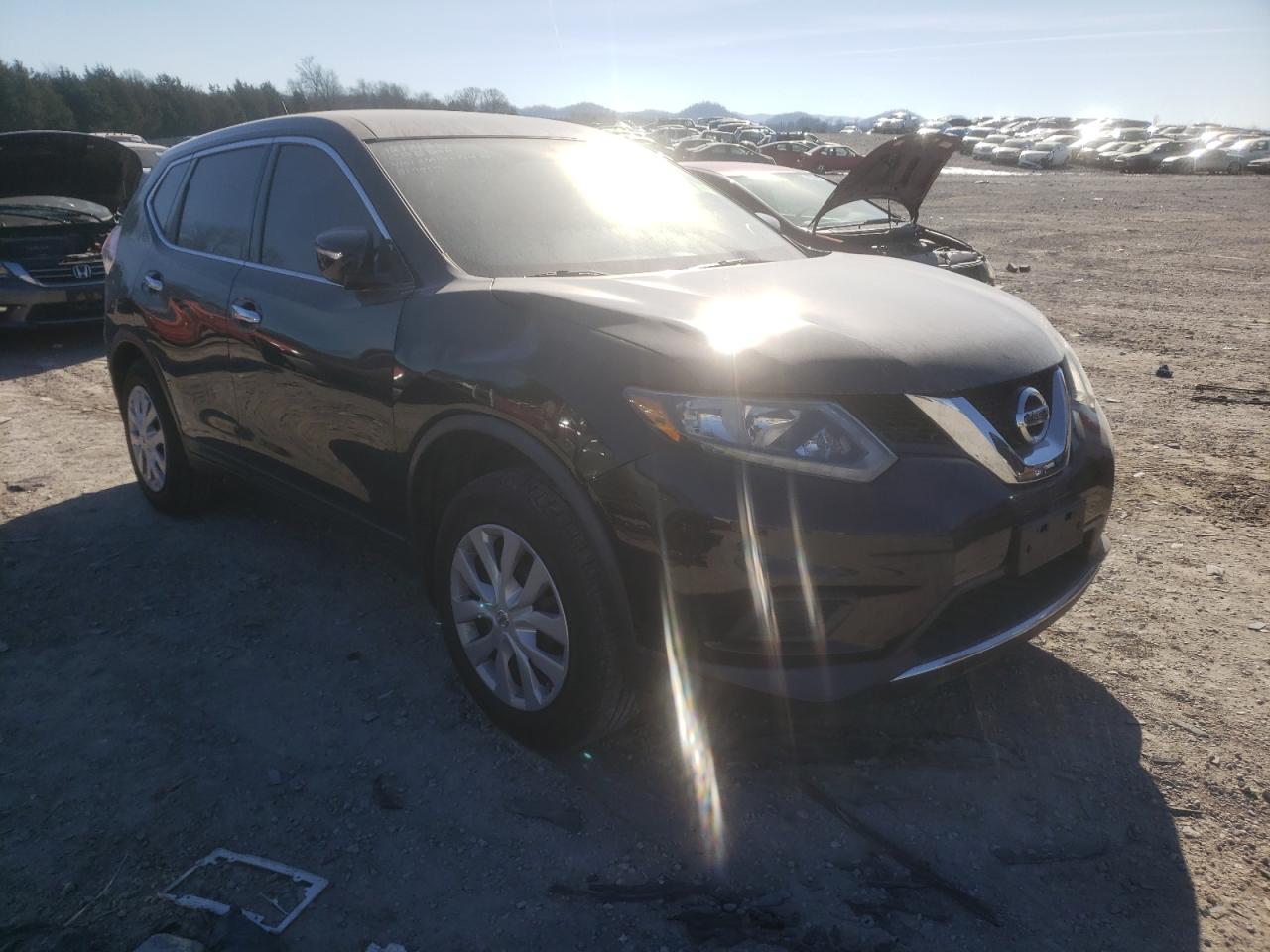 NISSAN ROGUE S 2015 with VIN KNMAT2MV3FP521811 - Photo from auction