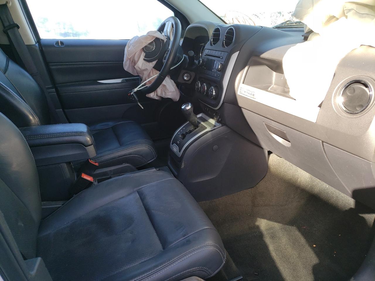 Photo 5 from auction – 2016 JEEP COMPASS LA with VIN 1C4NJDEB0GD751168
