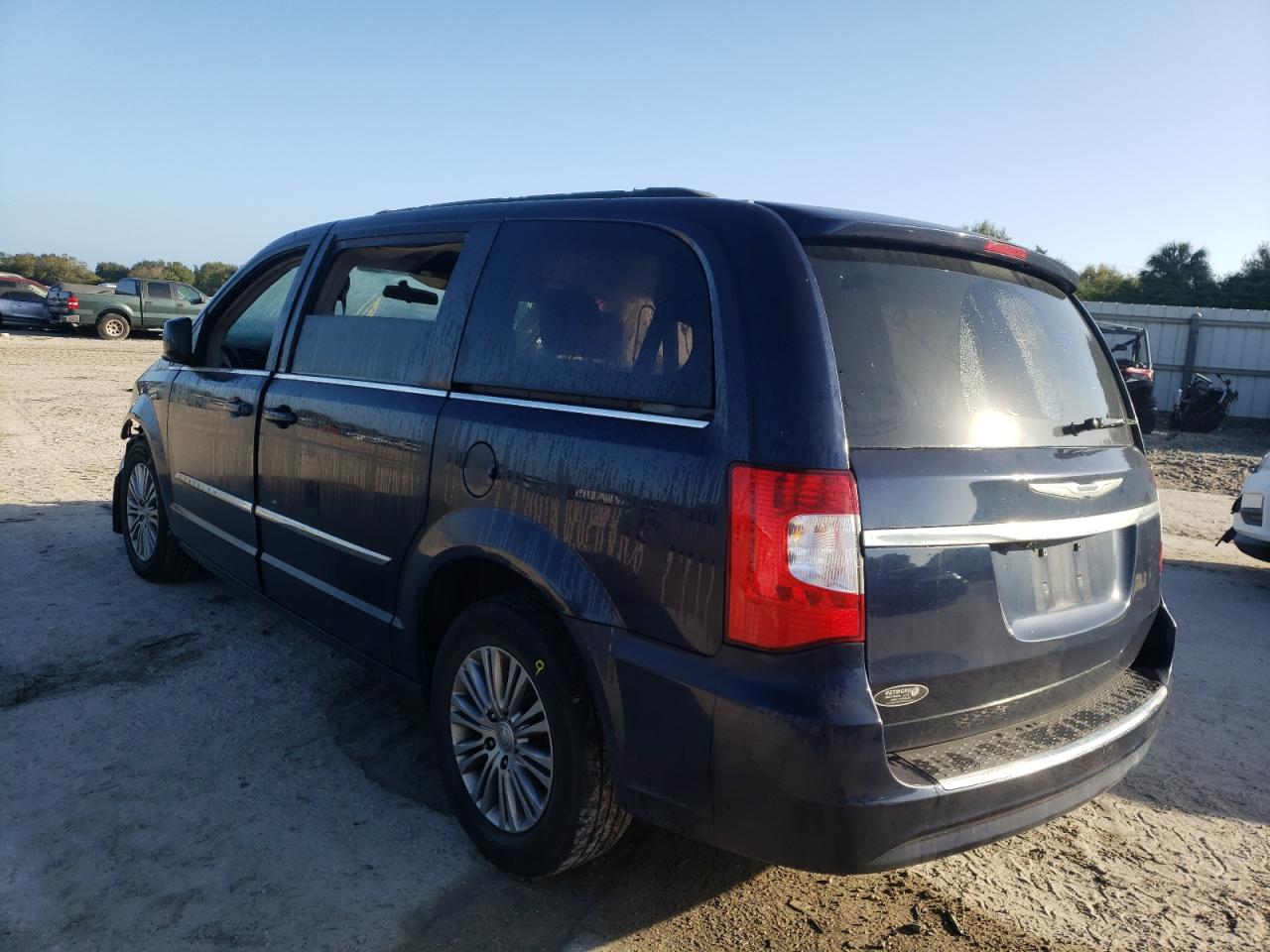 Photo 3 from auction – 2013 CHRYSLER TOWN & COU with VIN 2C4RC1CG5DR708107