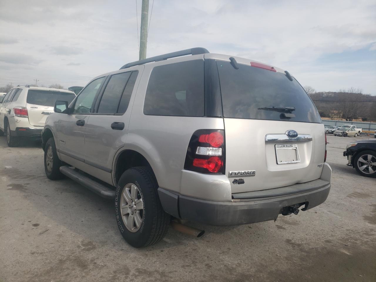 Photo 3 from auction – 2006 FORD EXPLORER X with VIN 1FMEU62E16UA82582