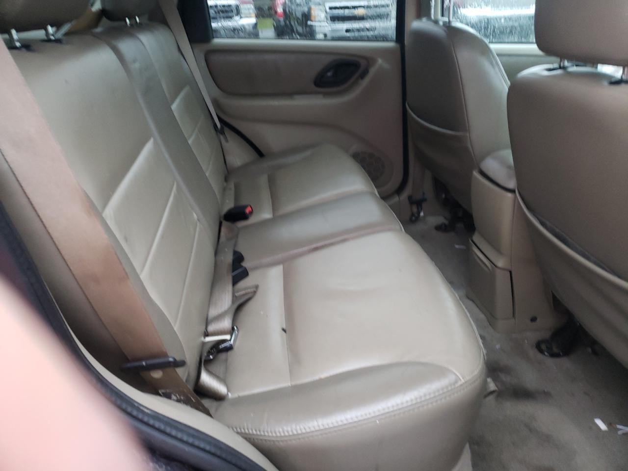 Photo 6 from auction – 2004 FORD ESCAPE LIM with VIN 1FMCU94144KA30875