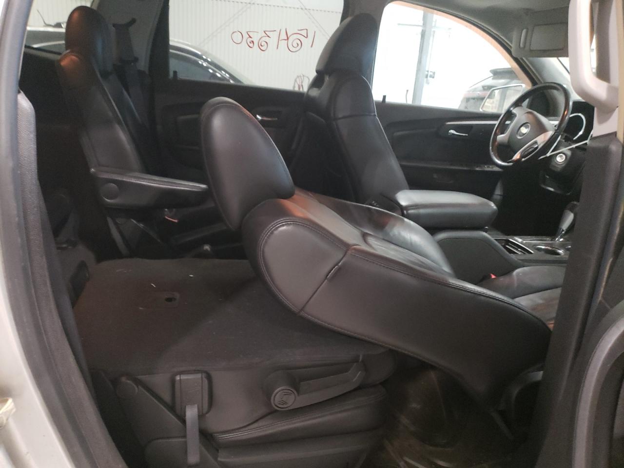Photo 6 from auction – 2009 CHEVROLET TRAVERSE L with VIN 1GNEV23D69S130780
