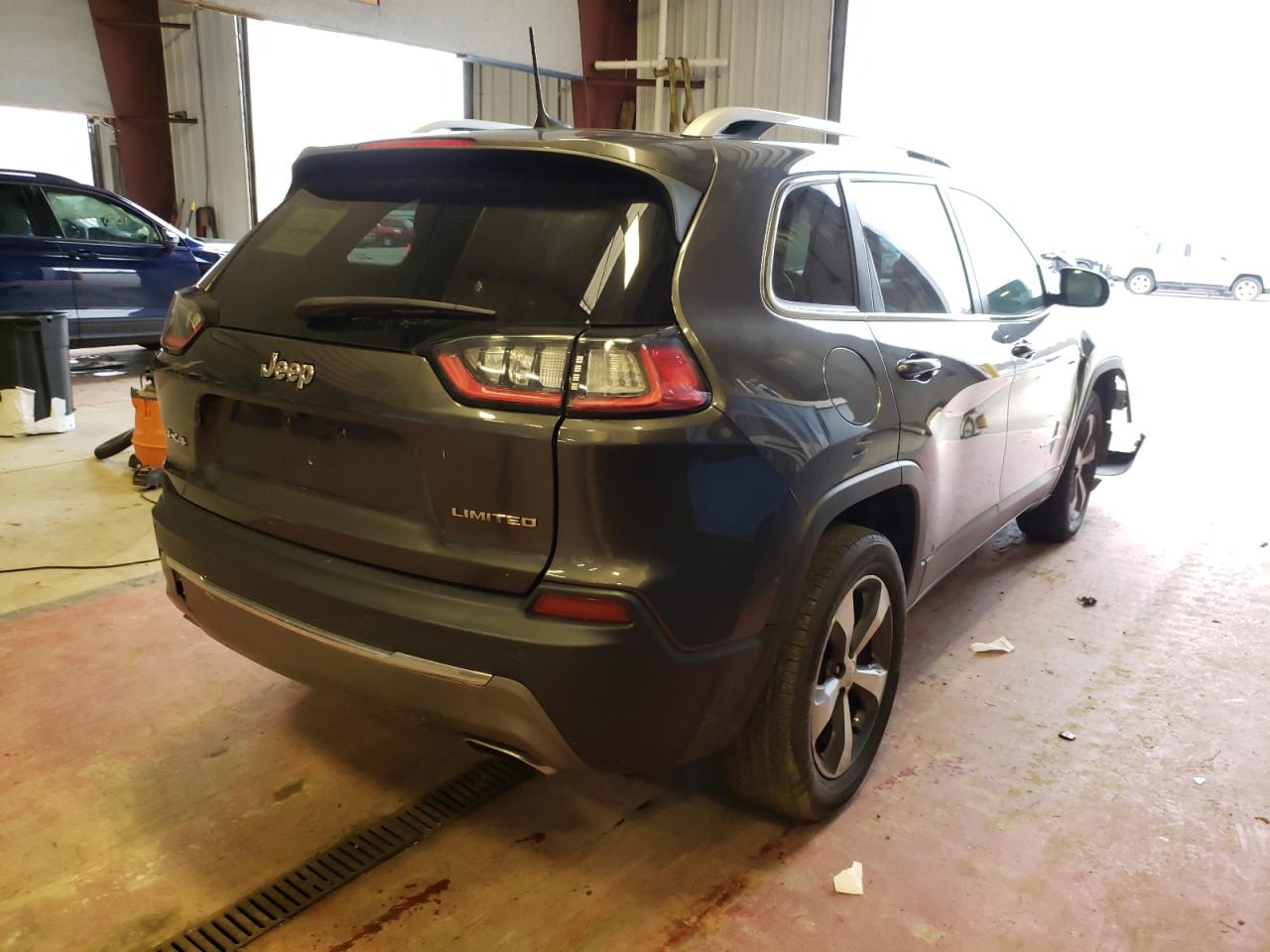 Photo 4 from auction – 2019 JEEP CHEROKEE L with VIN 1C4PJMDN7KD167024