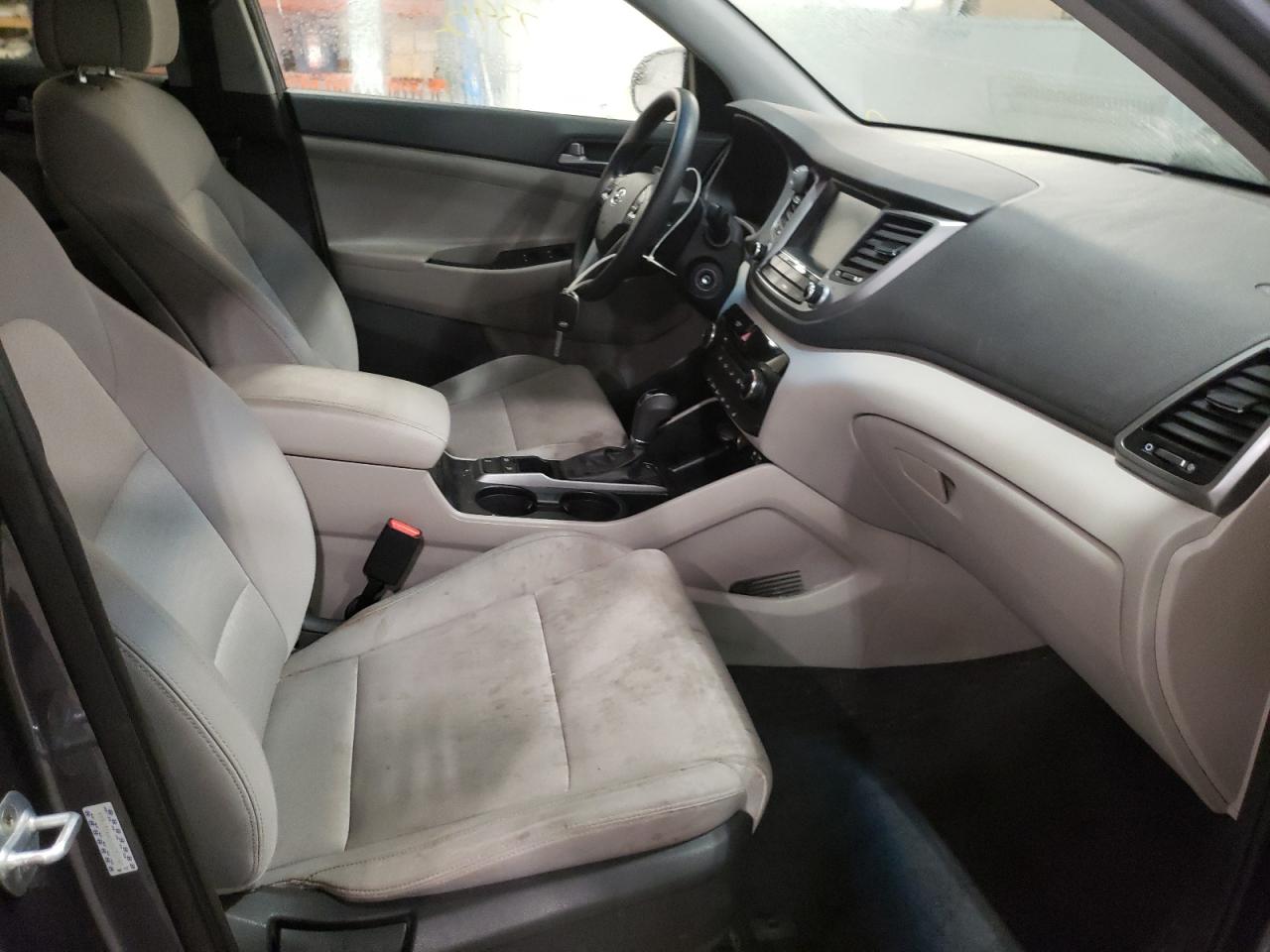 Photo 5 from auction – 2018 HYUNDAI TUCSON SEL with VIN KM8J3CA47JU730590