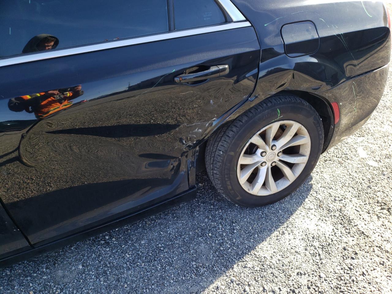 Photo 9 from auction – 2015 CHRYSLER 300 LIMITE with VIN 2C3CCAAG5FH828835