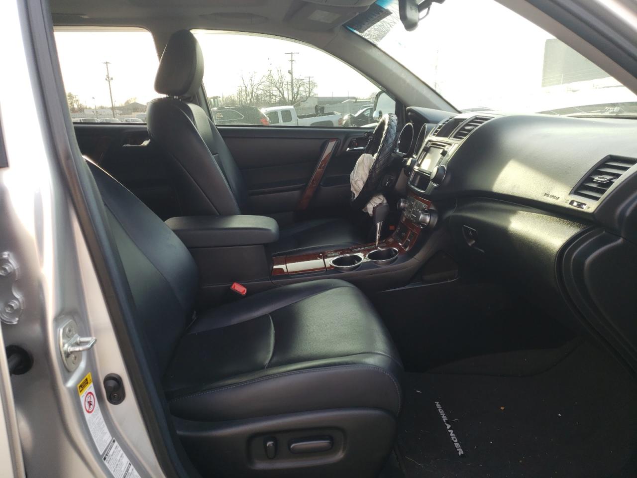 Photo 5 from auction – 2013 TOYOTA HIGHLANDER with VIN 5TDDK3EH3DS197521