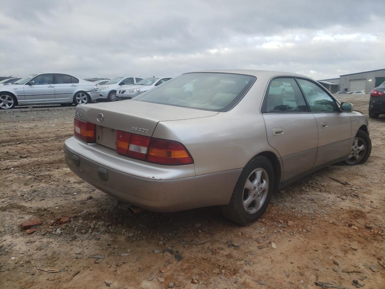 Photo 4 from auction – 1997 LEXUS ES 300 with VIN JT8BF22G8V5001385