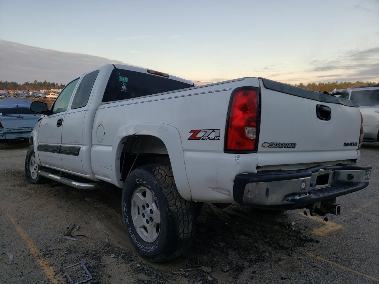 Photo 3 from auction – 2004 CHEVROLET SILVERADO with VIN 1GCEK19T04E220508