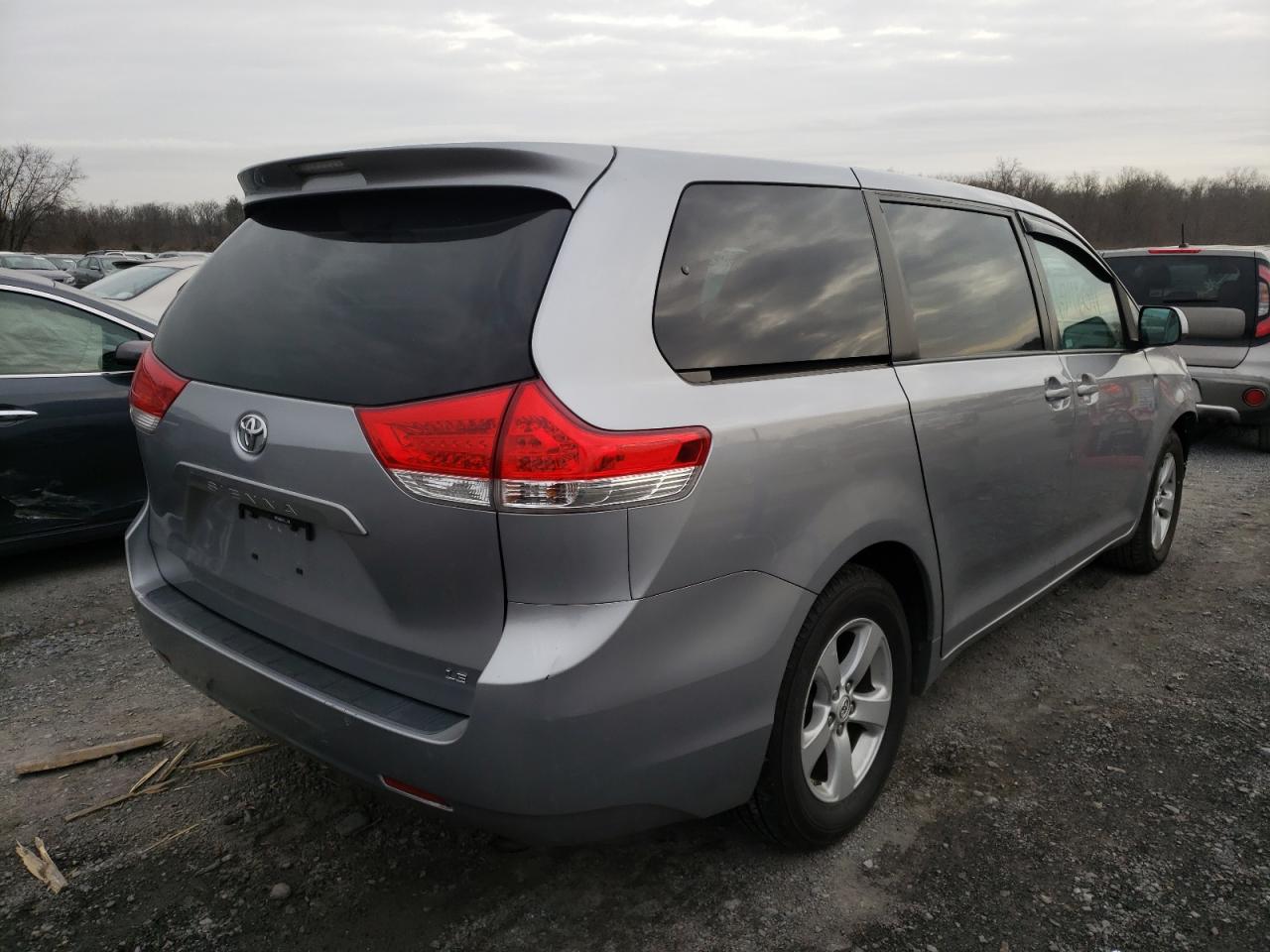 Photo 4 from auction – 2012 TOYOTA SIENNA BAS with VIN 5TDKA3DC2CS014401