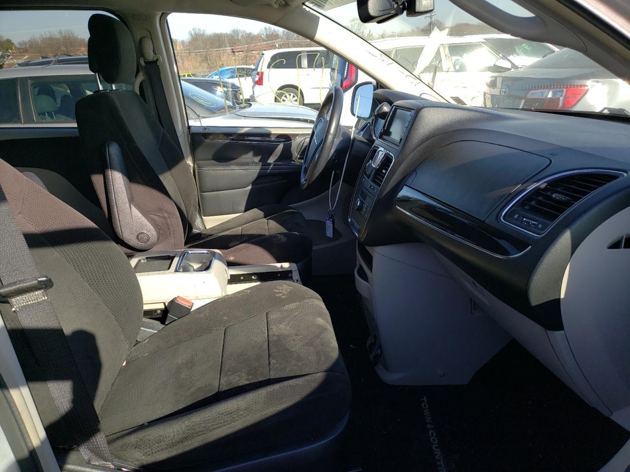 Photo 5 from auction – 2012 CHRYSLER TOWN & COU with VIN 2C4RC1BG5CR346540